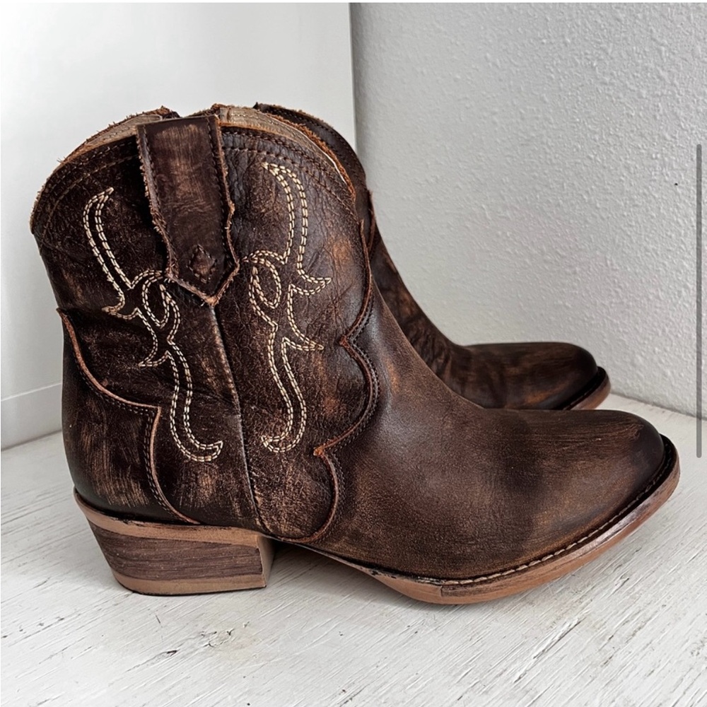 Circle G Distressed Brown Ankle Booties